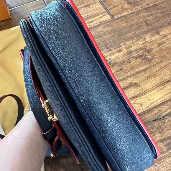 SOLD Louis Vuitton Ponchette Metís - Picture 3 of 8